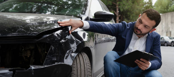 Navigating Car Accident Claims: The Case for Hiring a Local Lawyer